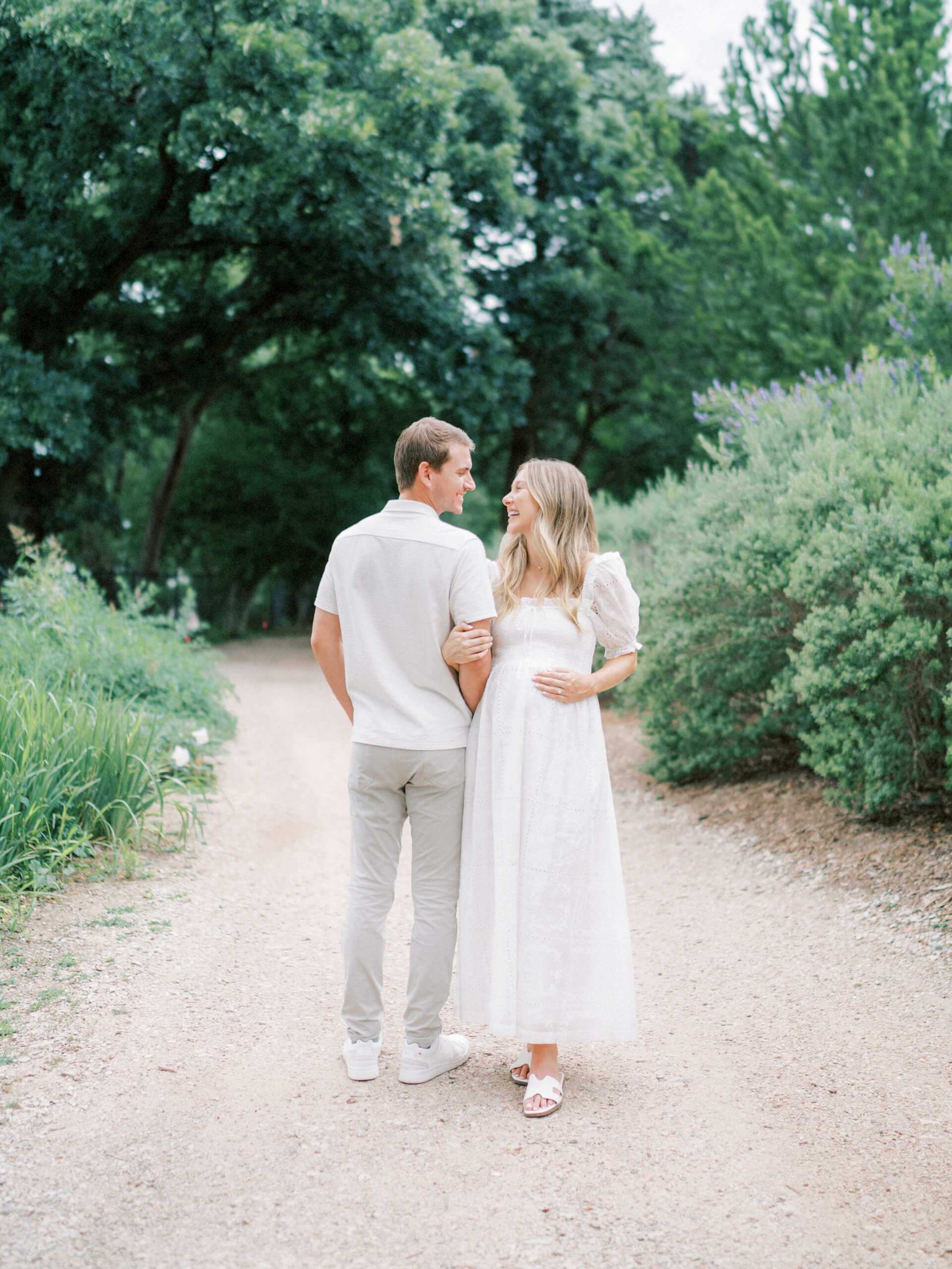 Dallas Luxury Maternity Photos at the Dallas Arboretum